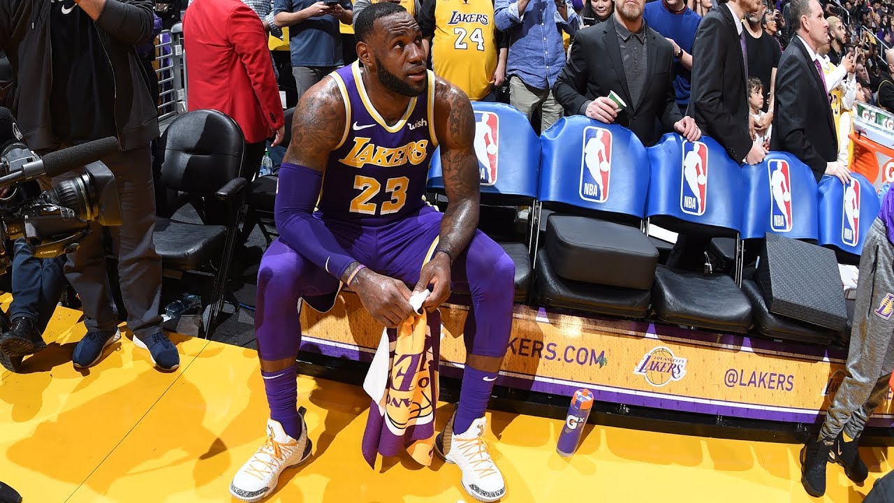 LeBron James sắm vai anh cả, bảo vệ đàn con thơ tại LA Lakers
